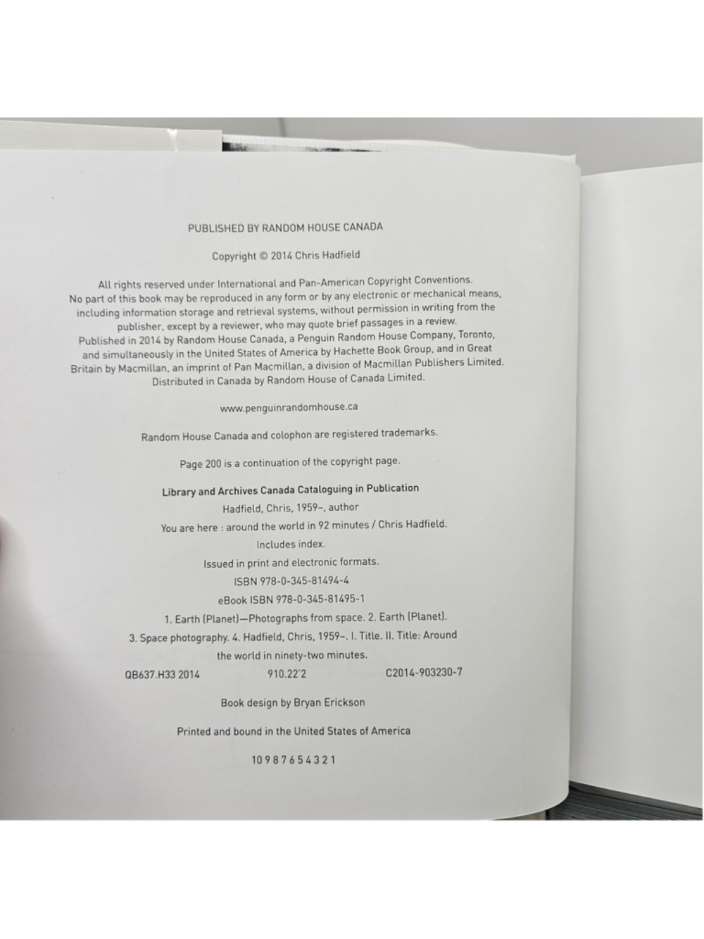 SIGNED Chris Hadfield You Are Here Around the World in 92 Minutes Hardcover 2014 - Picture 6 of 7